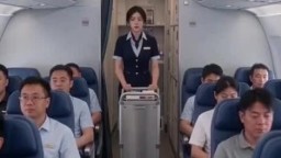 我讓空姐下跪道歉-EP3